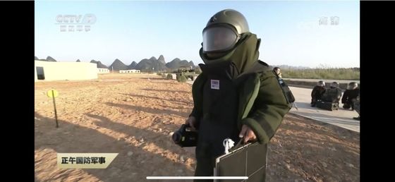 処分冷却のスーツが付いている快適で適用範囲が広いEodの爆弾のスーツ